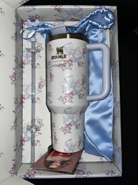 Stanley x LoveShackFancy Flowstate Quencher 40oz Tumbler Pastel Blue   New